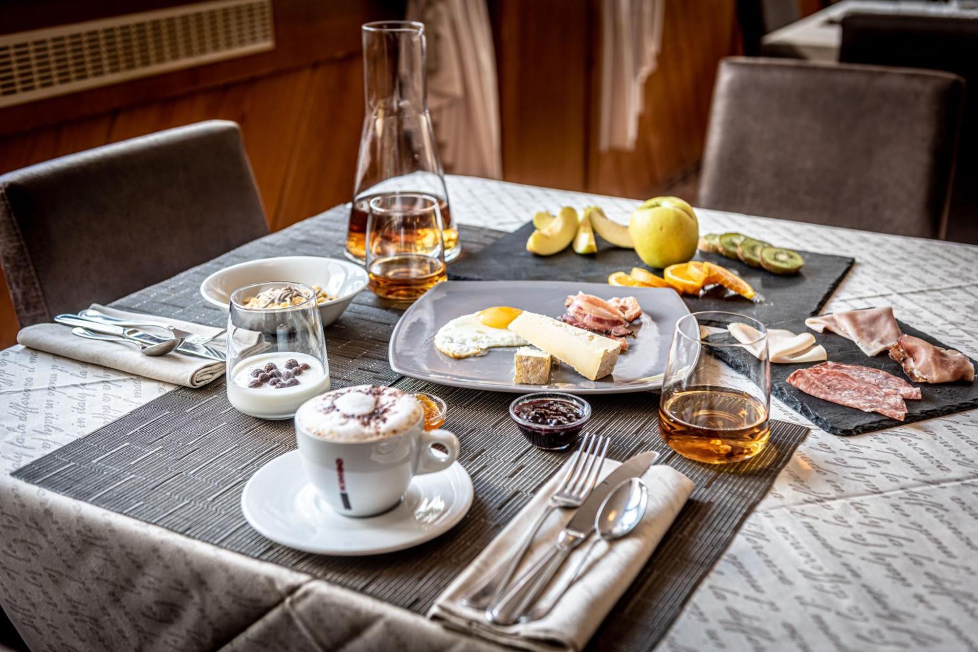 Hotel Alaska Фолгарида Екстериор снимка
