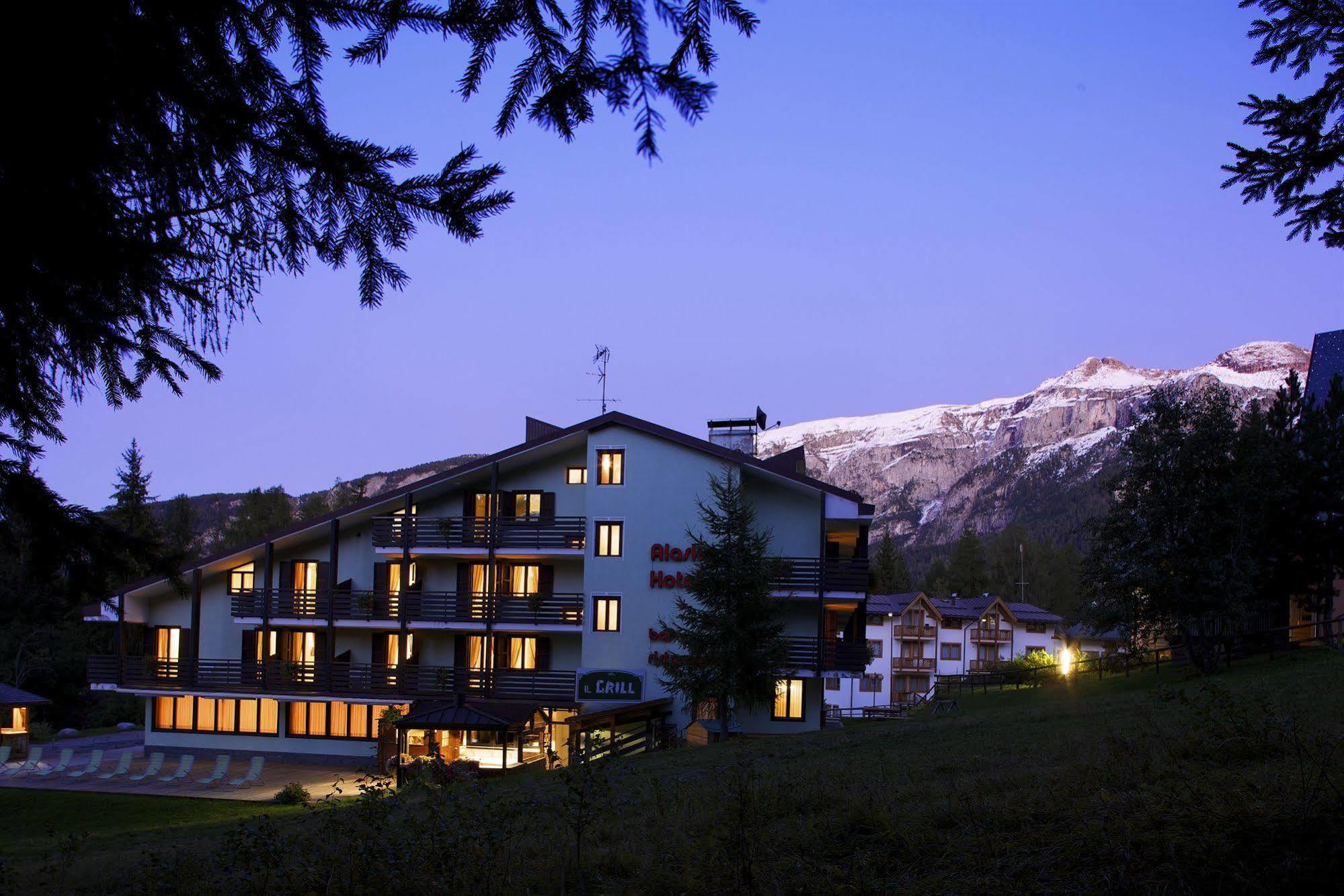 Hotel Alaska Фолгарида Екстериор снимка