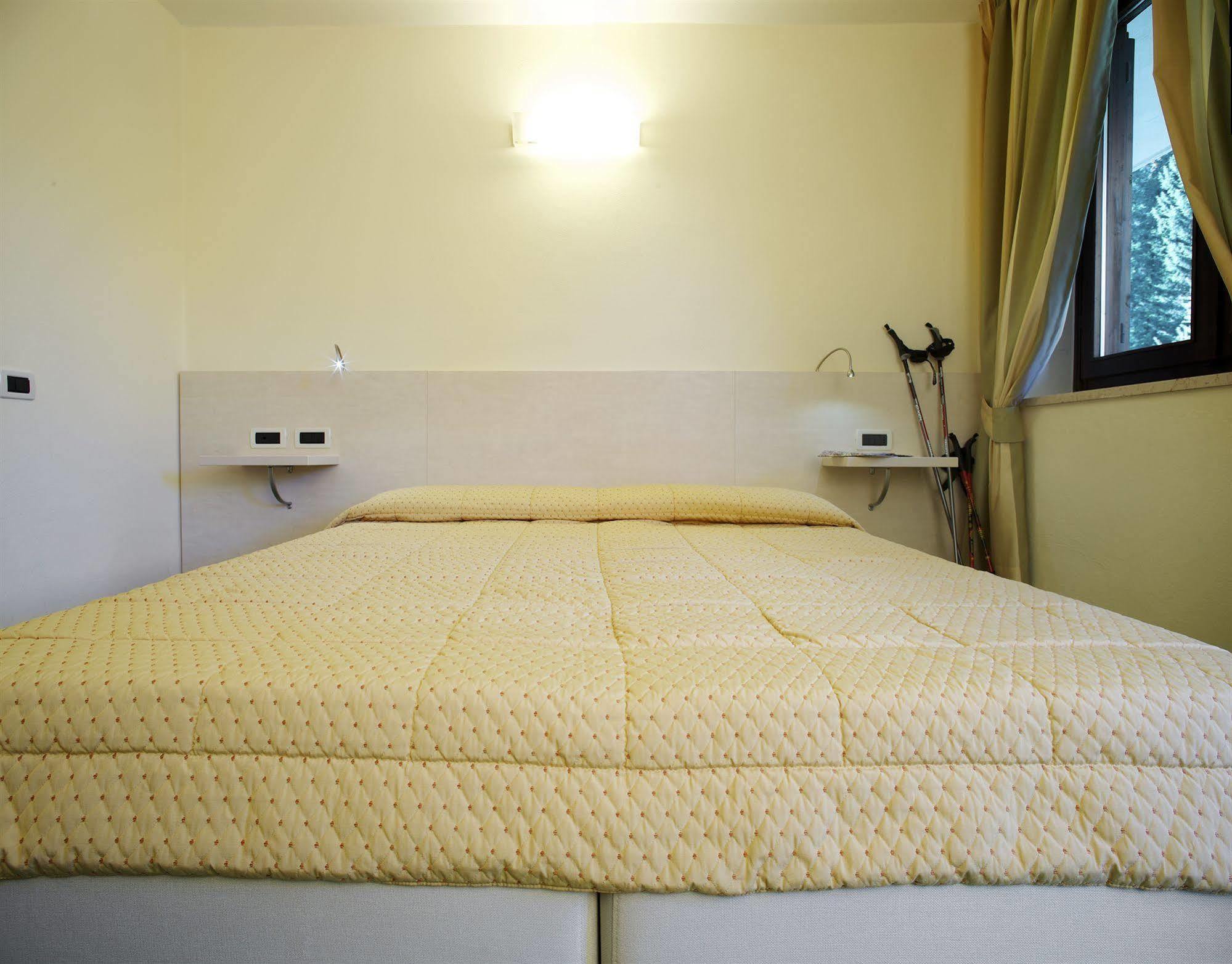 Hotel Alaska Фолгарида Екстериор снимка